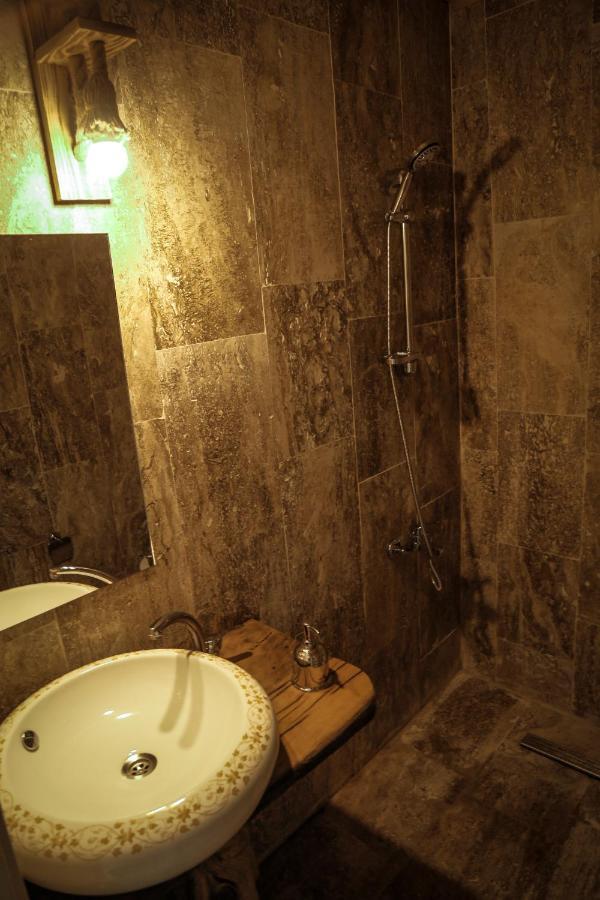Hotel Philosophia Учгісар Екстер'єр фото