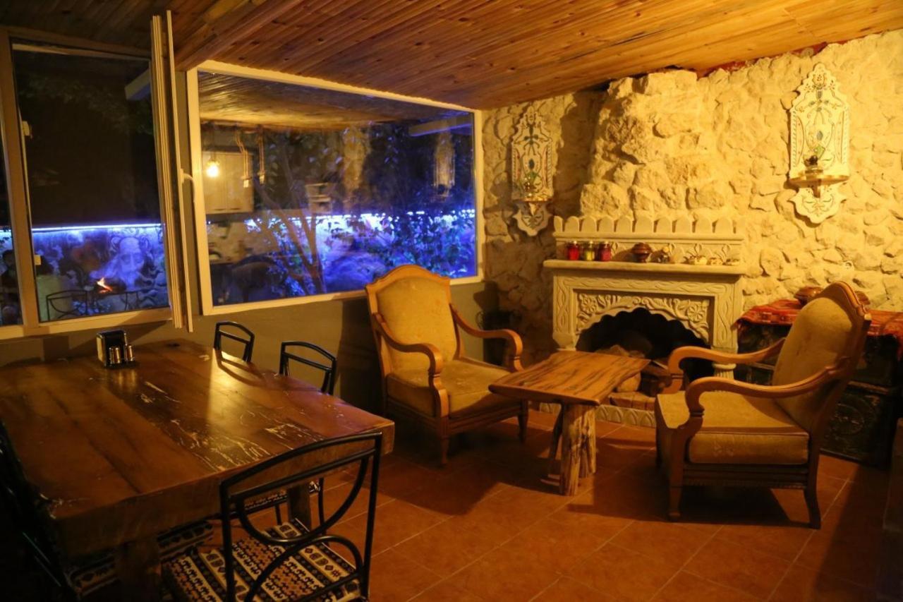 Hotel Philosophia Учгісар Екстер'єр фото