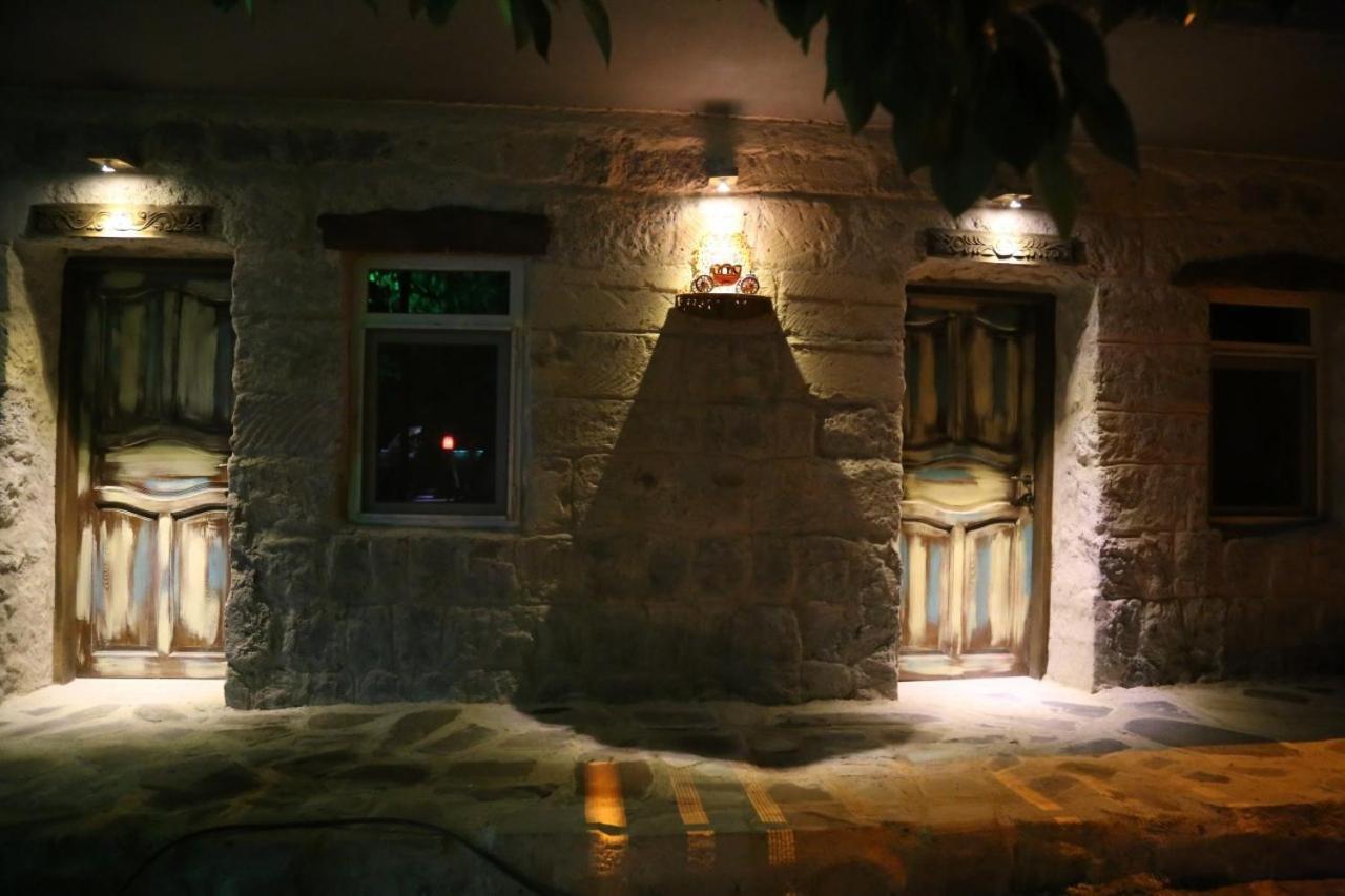 Hotel Philosophia Учгісар Екстер'єр фото
